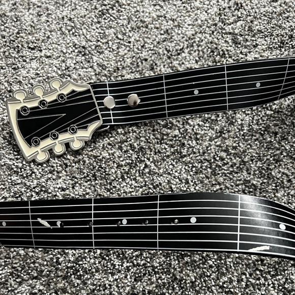 HOT TOPIC 2005 guitar frets belt buckle - Picture 4 of 4